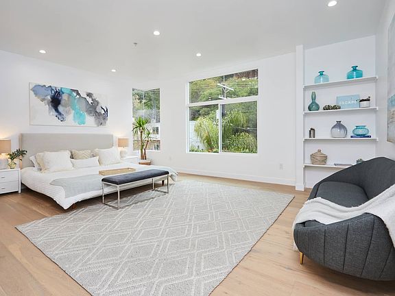 4th image of 8726 Wonderland Ave