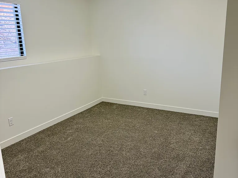 1349 E 3090 N — Photo 12