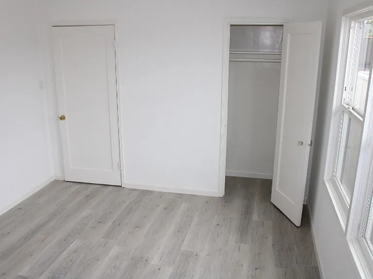 4010 Macdonald Ave — Photo 7