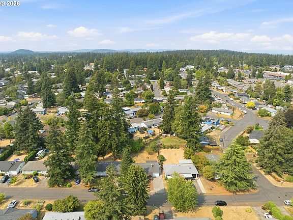 2nd image of 215 NE 167th Pl