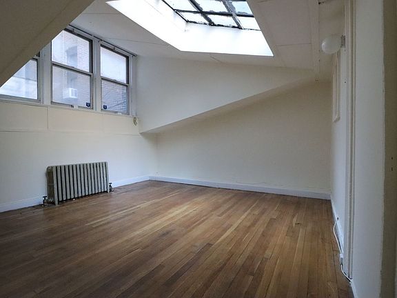 3rd image of 2 W 16th St #Penthouse