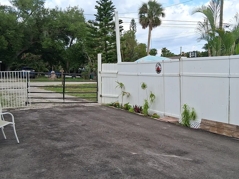 1731 Ixora Dr — Photo 2