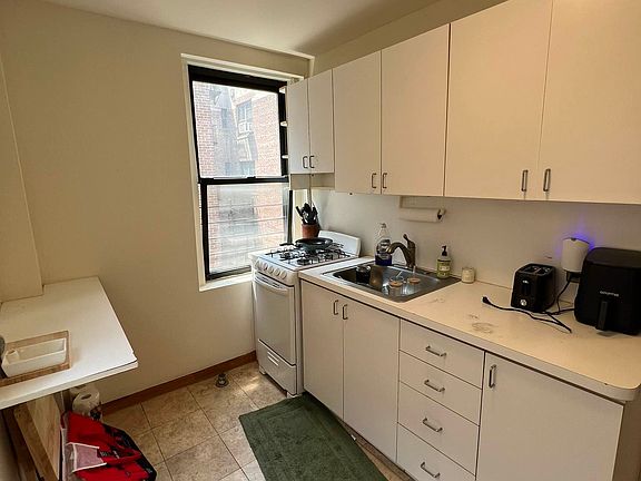 4th image of 360 E 50th St APT 4E