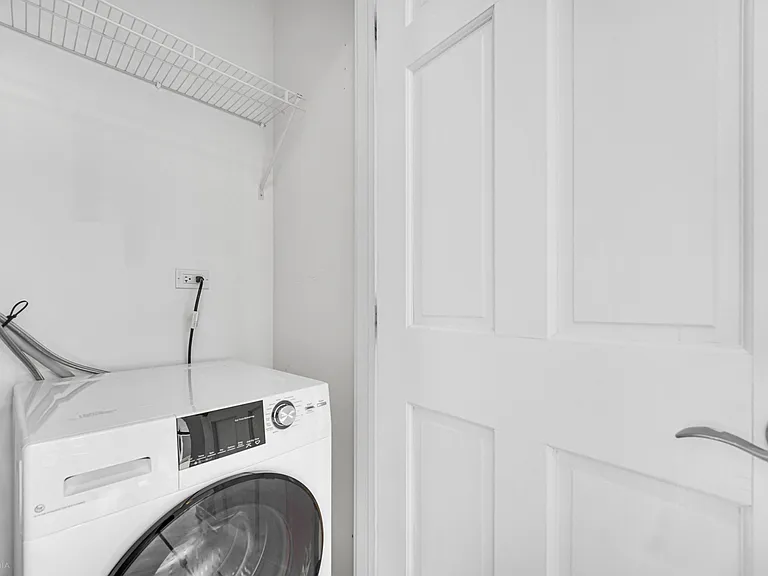 811 W Eastwood Ave #204 — Photo 12
