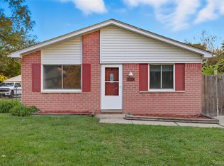 9404 Princess St, Taylor, MI 48180