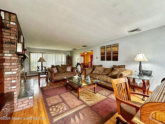 3rd image of 46 N Railroad St