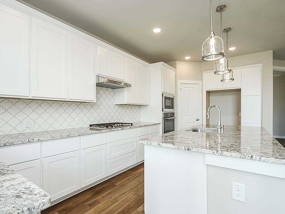 4th image of 18010 Callander Ave