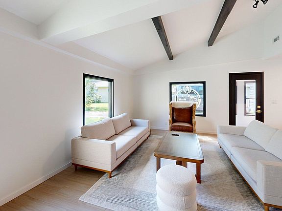 5th image of 11 Park Lane Dr #28