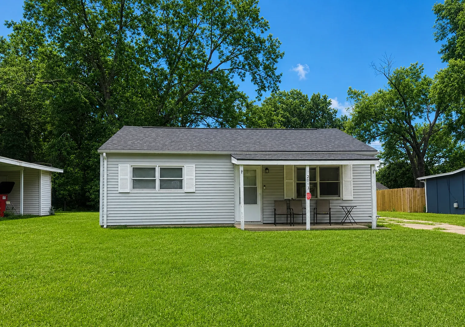 2013 Greendale — Photo 1