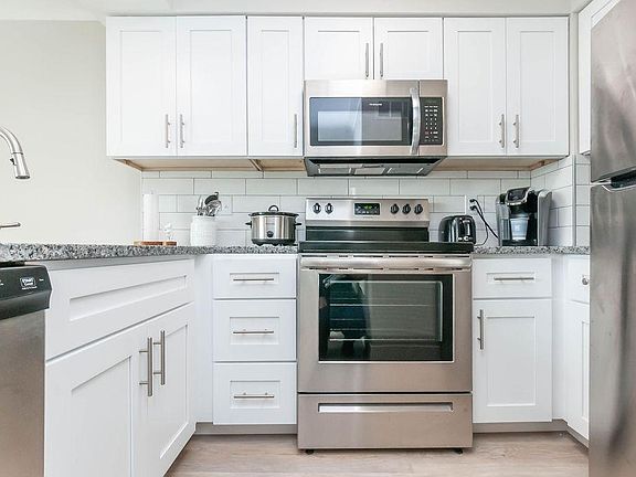 5th image of 20933 Sherman Ave #1