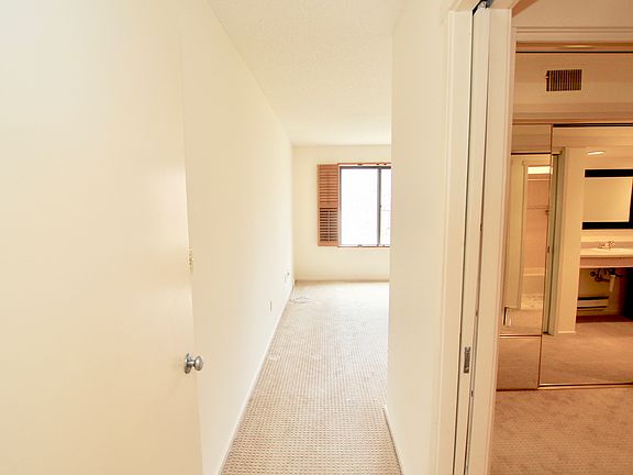 3rd image of 102 Heritage Hls Unit C
