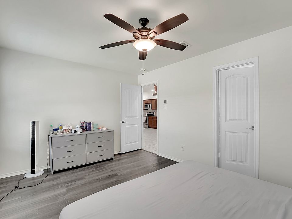 1st image of 1004 Riverstone Trl