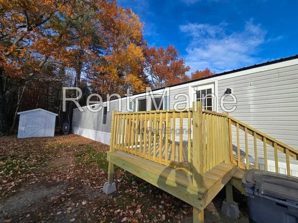 25 Pleasant St, Milford, ME 04461