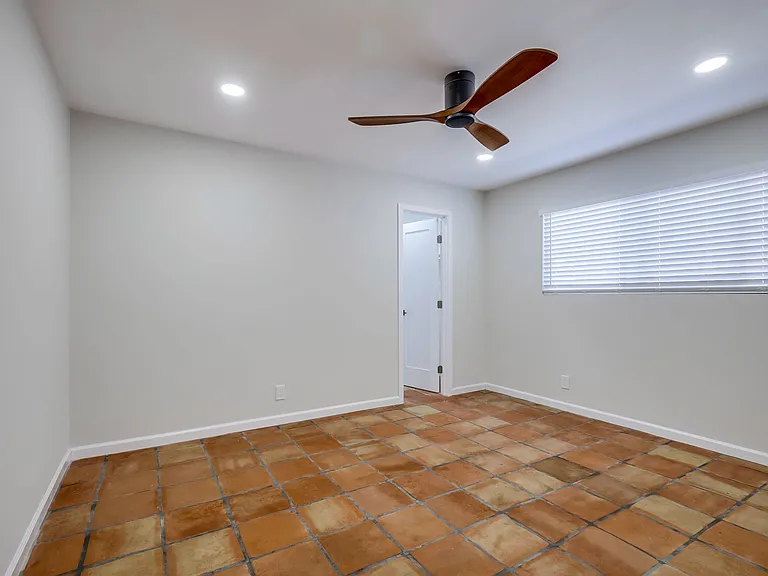 205 W Escalones #B — Photo 23