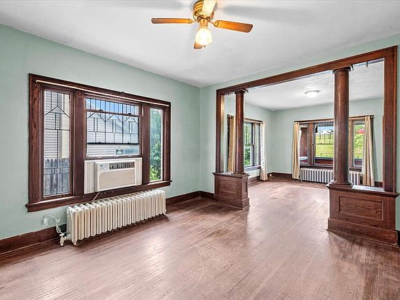 4th image of 1019 2nd St NW