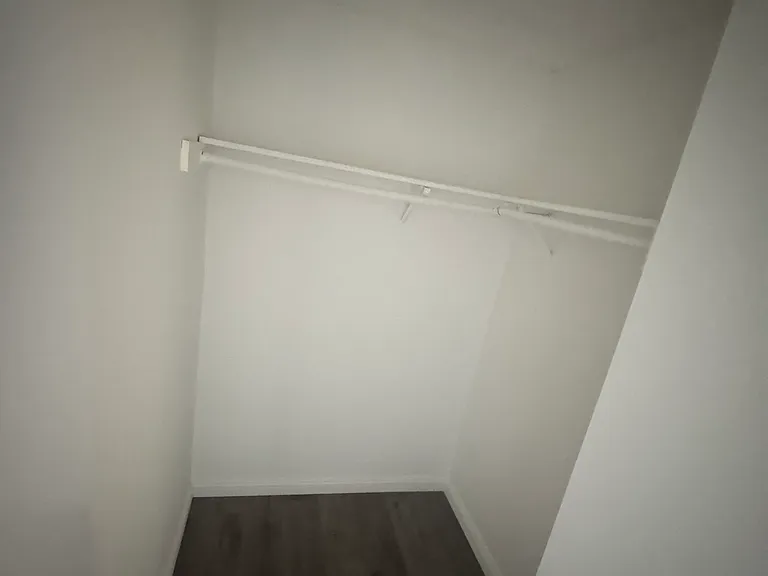 1129 Irving Ave #9 — Photo 7