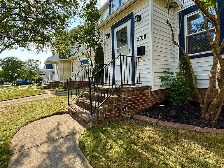 8018 Theota Ave — Photo 47