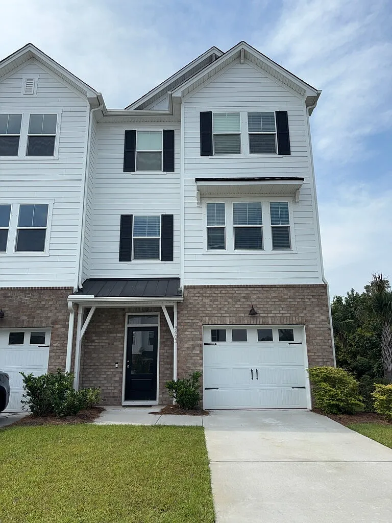4 bed, 3.5 bath, 2480 sqft, $2,600 — Photo 1