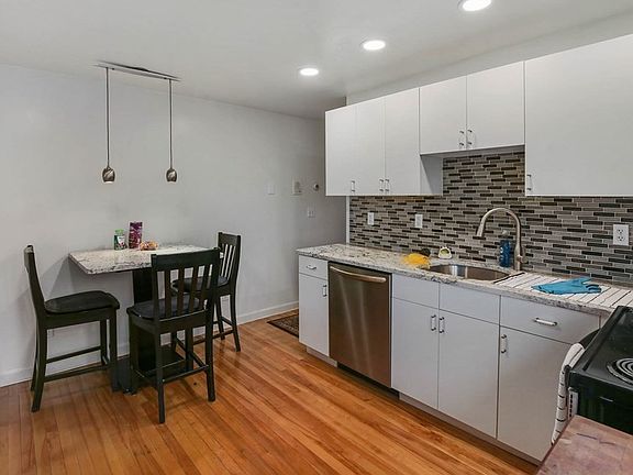4th image of 4 Dean St Floor 3
