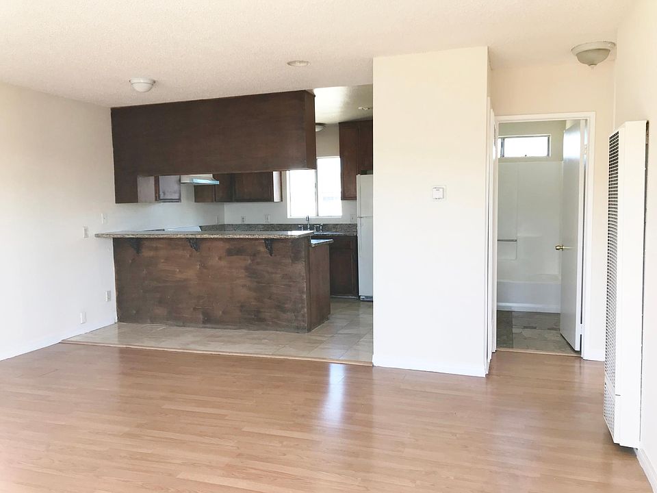 Oven kitchen with from living room