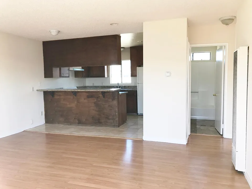 Oven kitchen with from living room