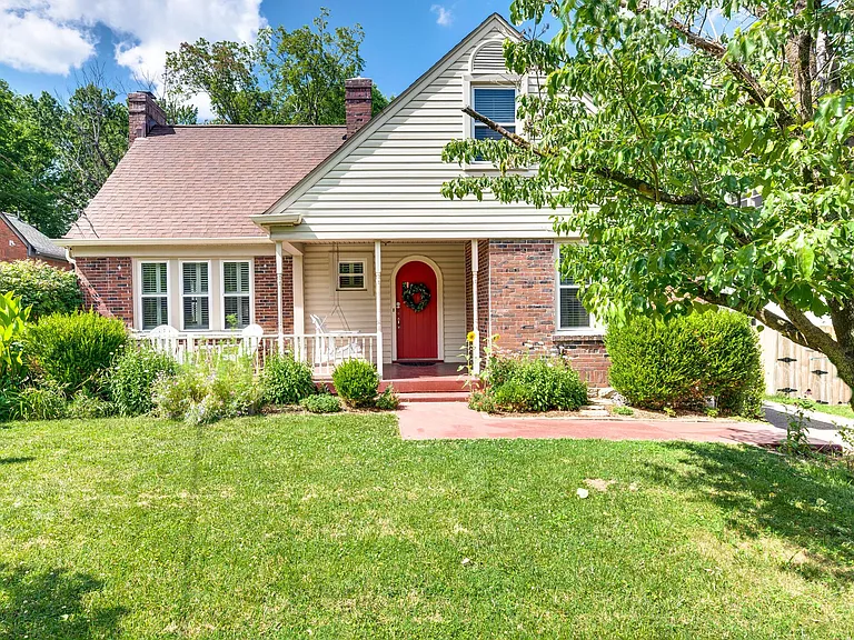 1114 Woodvale Dr — Photo 36