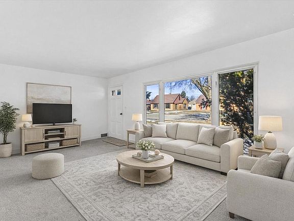 2nd image of 821 Lombard AVENUE