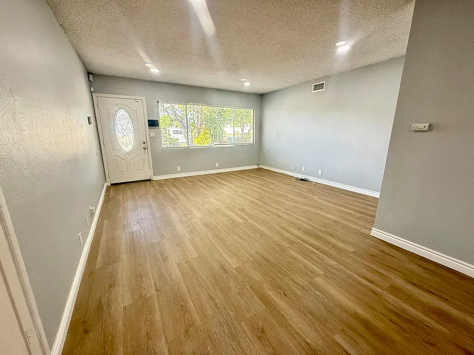 living room (unfurnished)
