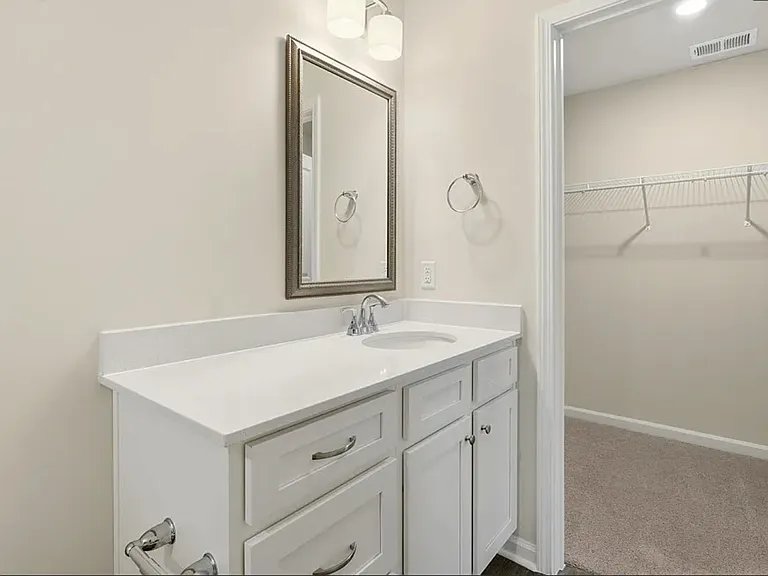7 Iola St — Photo 16