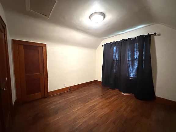2nd image of 305 E Linden Ave