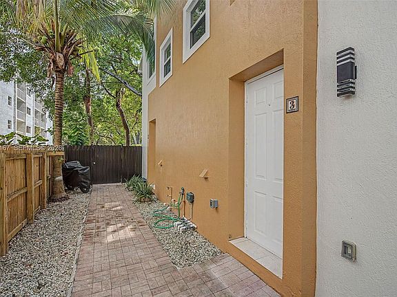 3rd image of 2945 Coconut Ave APT 3