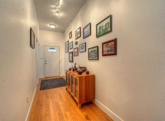 5th image of 700 Hilltop Dr
