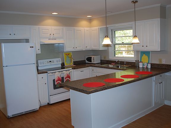 Open Kitchen with Brkfst Bar