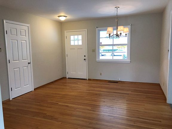 Entry/dining