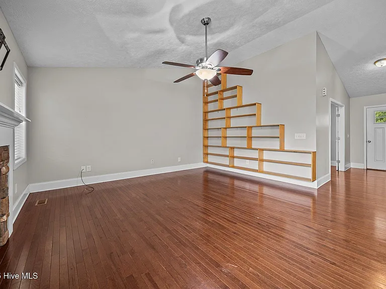 123 Lightwater Dr — Photo 13