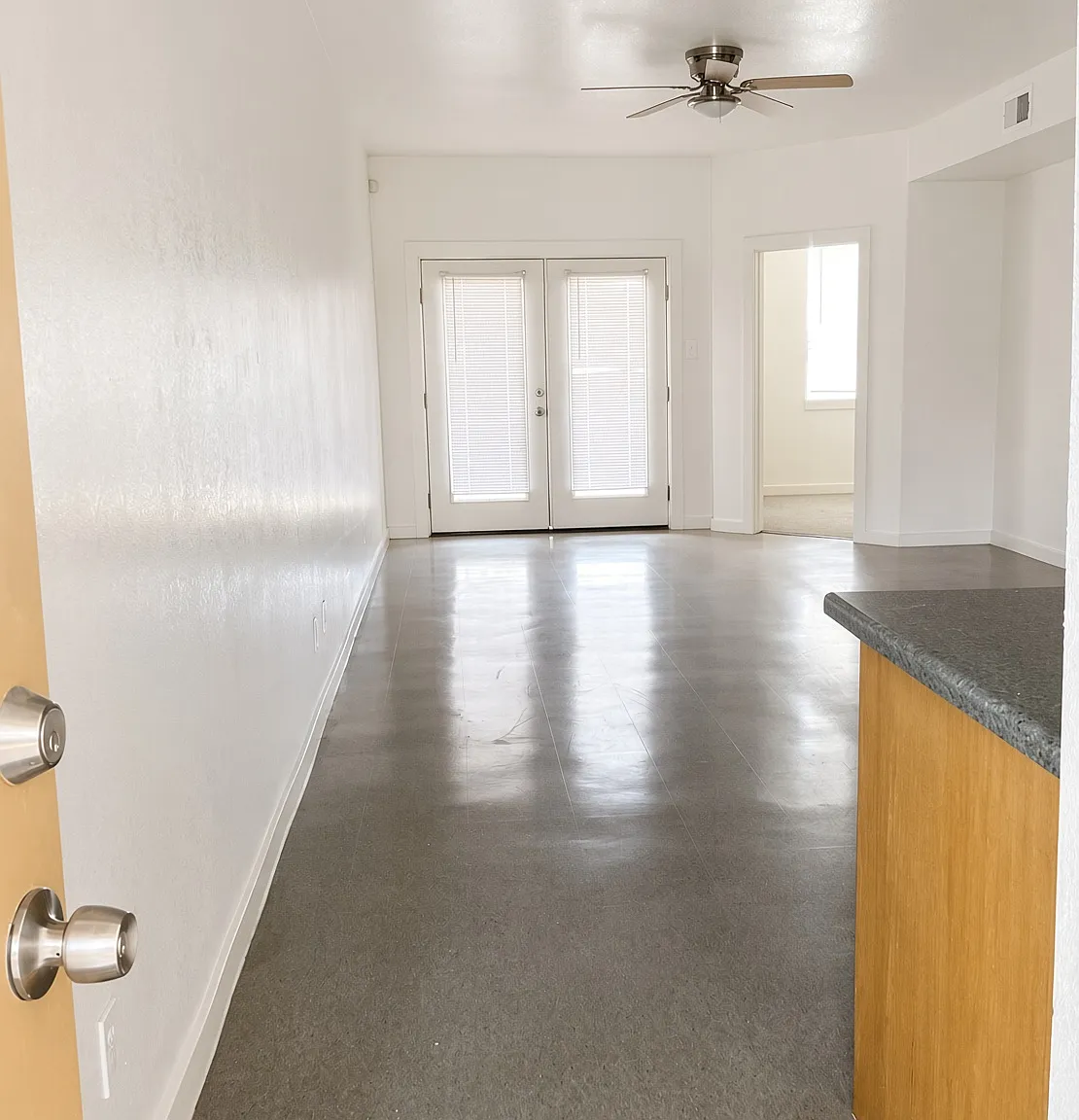 2 bed, 1000 sqft, $1,050 — Photo 1