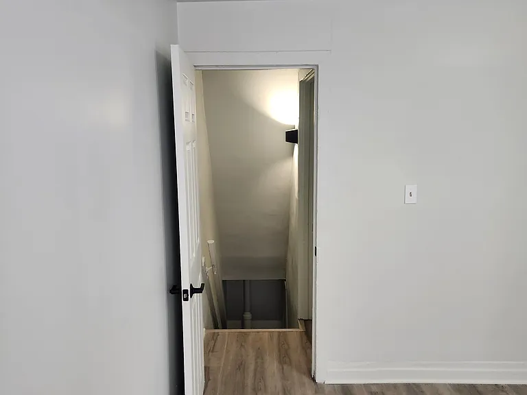 327 E Scull St — Photo 17