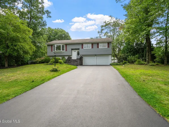 872 Whitney Drive, Niskayuna, NY 12309