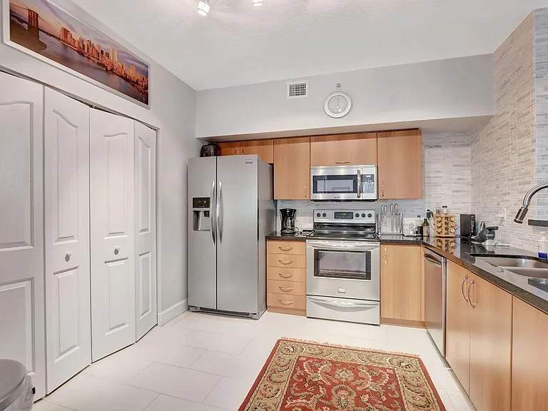 250 NE 3rd Ave #1408 — Photo 11
