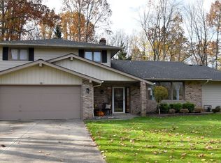 6498 Woodbury Dr, Solon, OH 44139