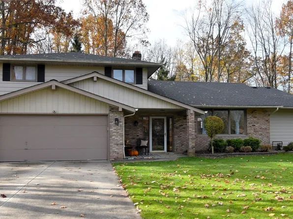 6498 Woodbury Dr, Solon, OH 44139