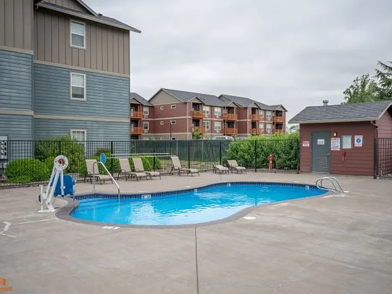 Plumtree Apartments — Photo 61