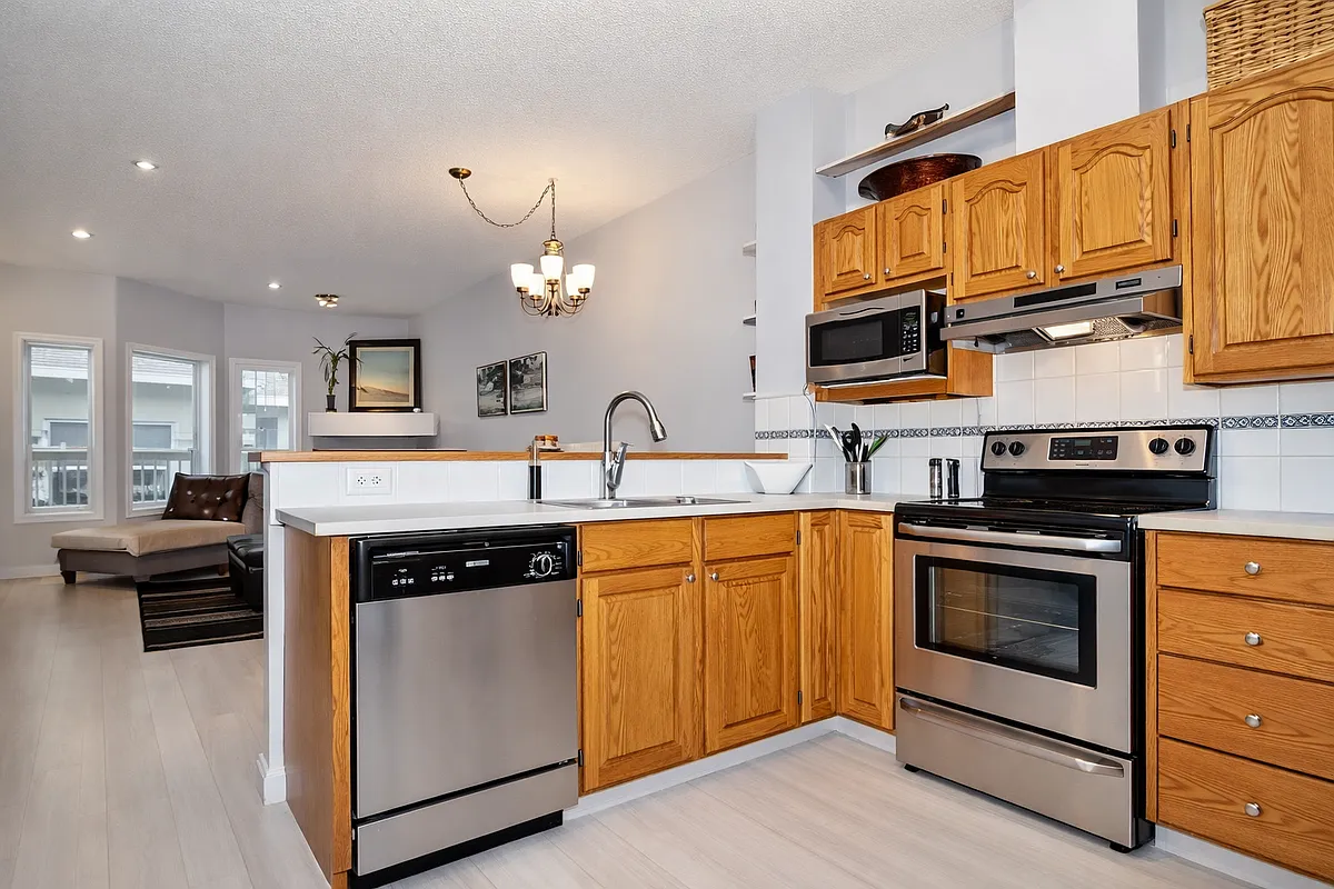 Building Photo - 628 56th Ave SW #204