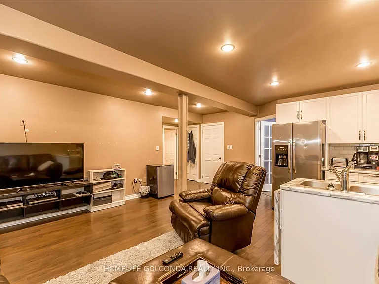 22 Dunsmore Ln #BASEMENT — Photo 3