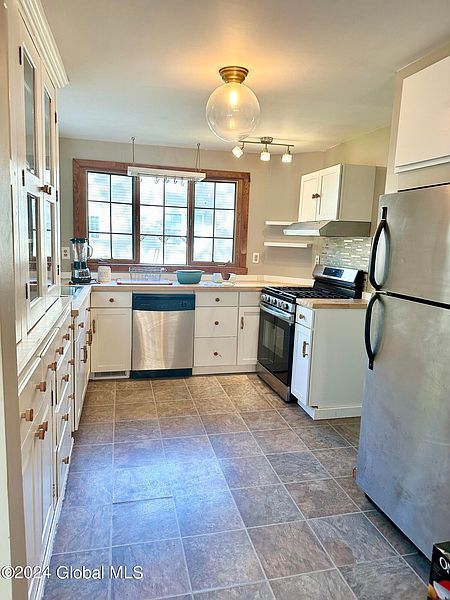 3rd image of 52 Hudson Avenue