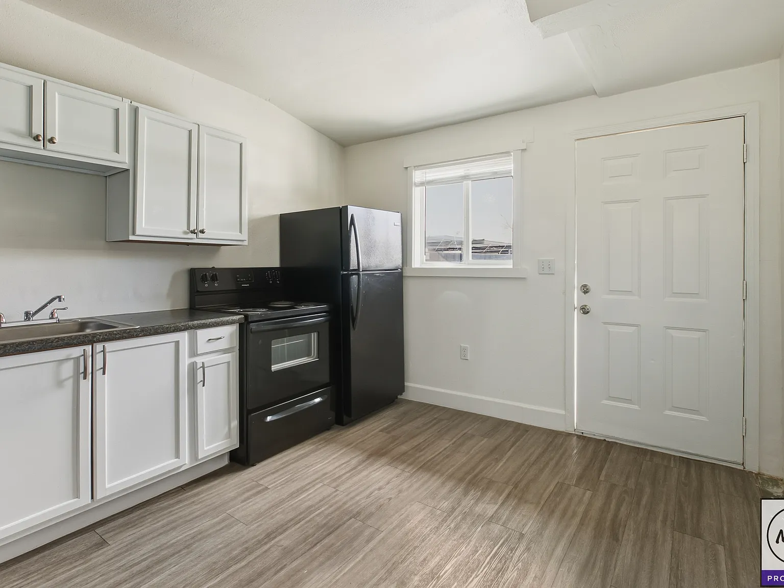 1 bed, 320 sqft, $877 — Photo 1