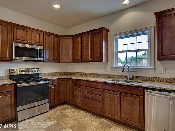 5th image of 121 Sadi Ct