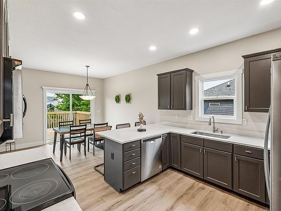 3rd image of 901 13th St SE