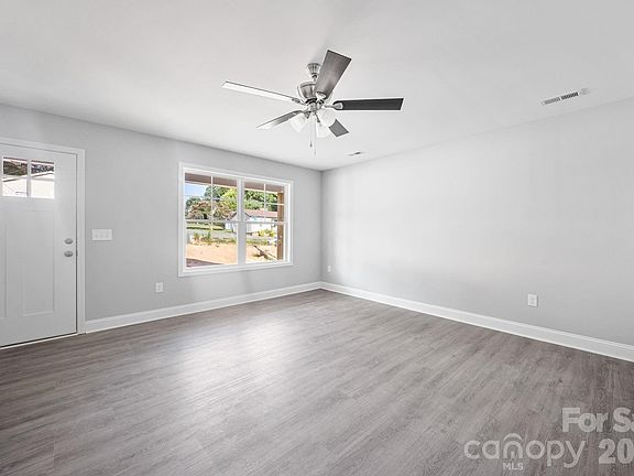 4th image of 1505 Arden Ave