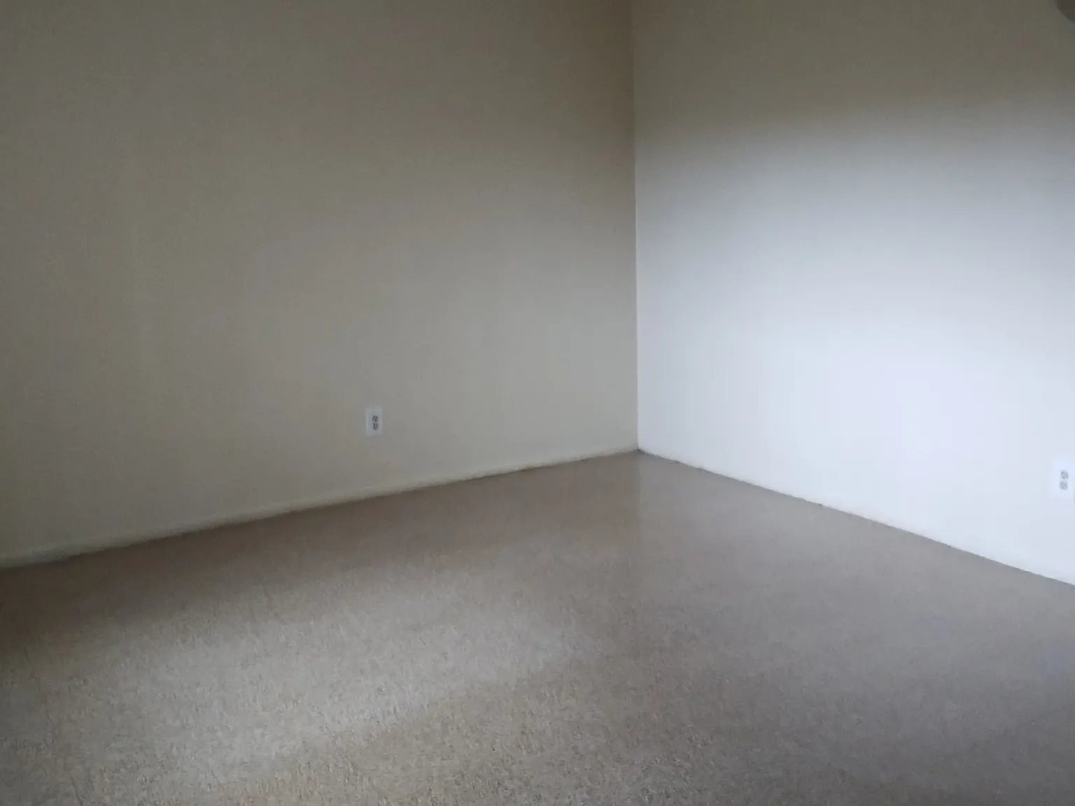 4 bed, 1100 sqft, $1,462 — Photo 3
